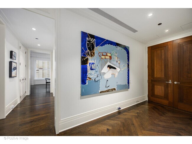 Building Photo - 159 E Walton Pl