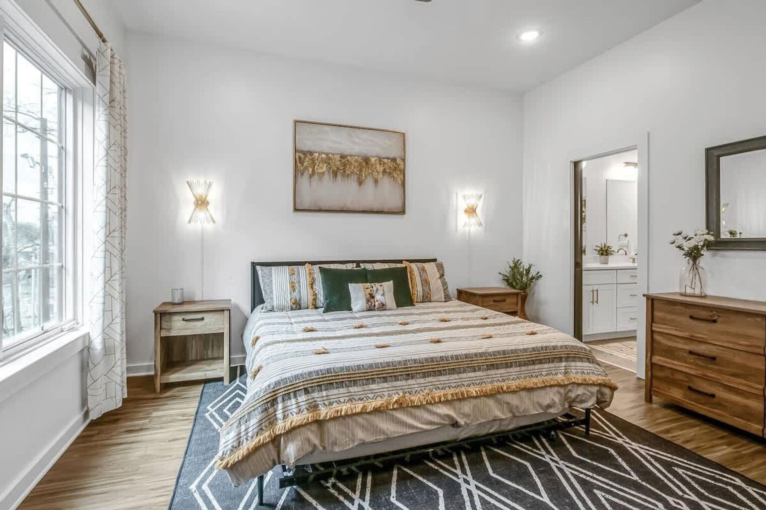 Building Photo - 738 Douglas Ave