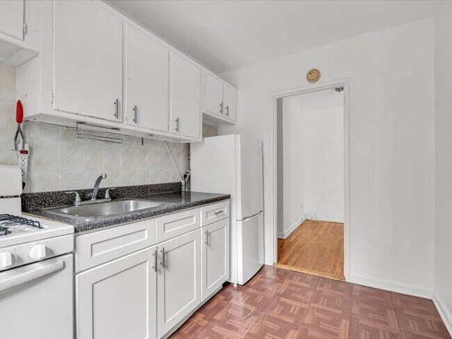 Building Photo - 2909 Ocean Ave