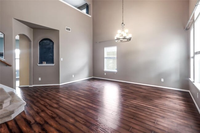 Building Photo - 2702 Tumbling River Dr