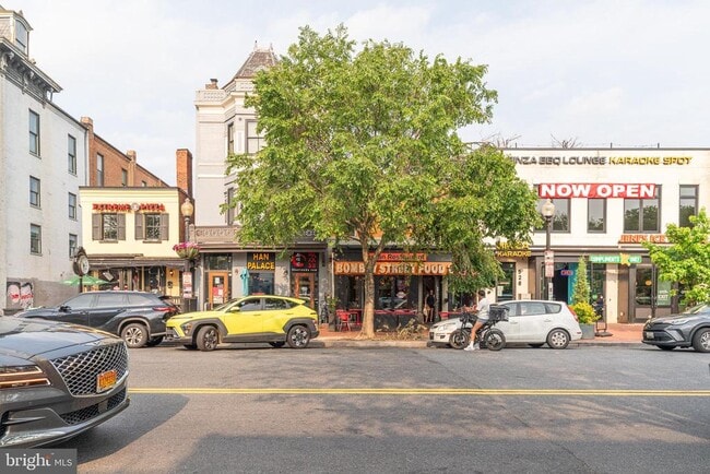 Building Photo - 711 G St SE