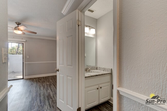 Building Photo - 480 Reed Canal Rd