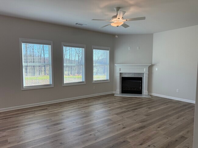 Building Photo - 401 Fox Crk Dr