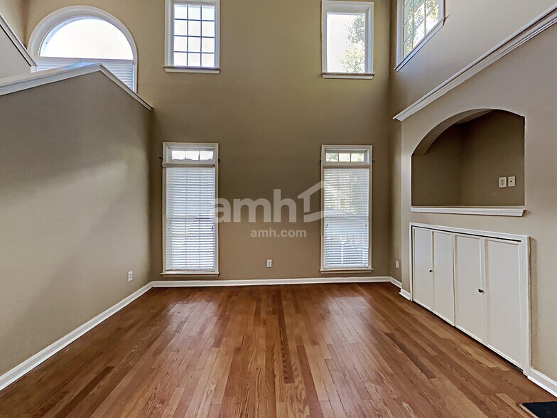Building Photo - 2175 Carlysle Cove Dr