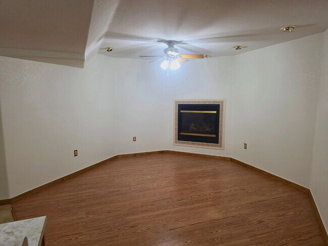 Building Photo - 8842 W Ida Pl