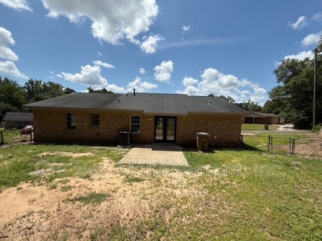 Building Photo - 253 Vanderbilt Dr