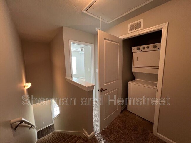 Building Photo - 660 Dobhill Ln