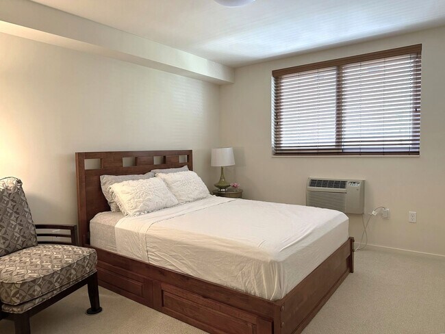 Building Photo - The Cove Waikiki - 2BR/2BA/2PK (Pet Negoti...