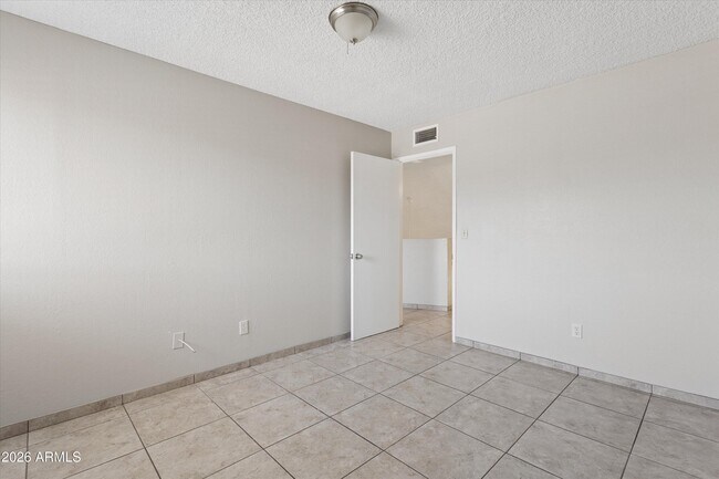 Building Photo - 407 E Pecan Rd