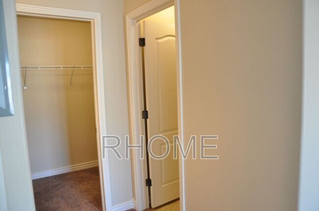 Building Photo - 1705 Westbury Way