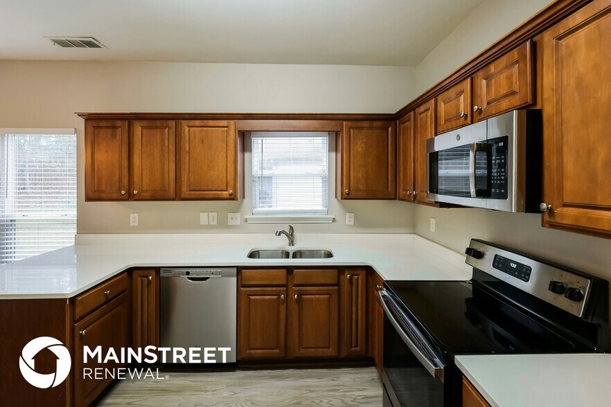 Building Photo - 12879 Woodland Park Cir