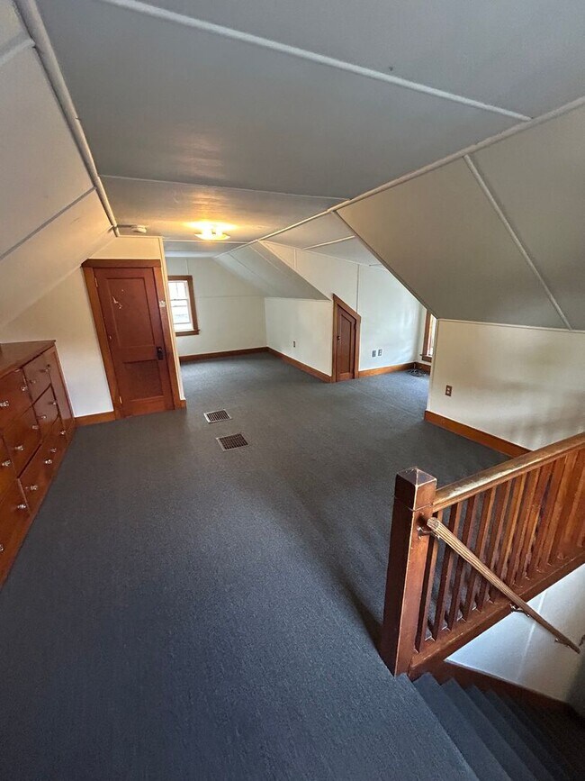 Building Photo - 43 Isham St