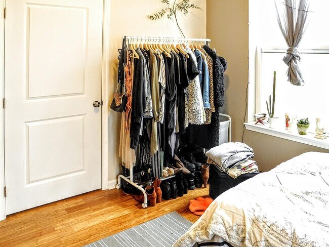 Building Photo - 1509 W Girard Ave