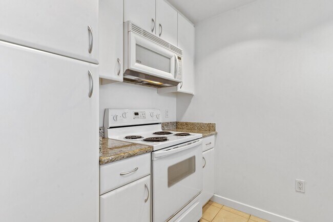Primary Photo - 260 King St