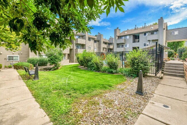 Building Photo - $1,095.00, Studio and 1 bath located in De...