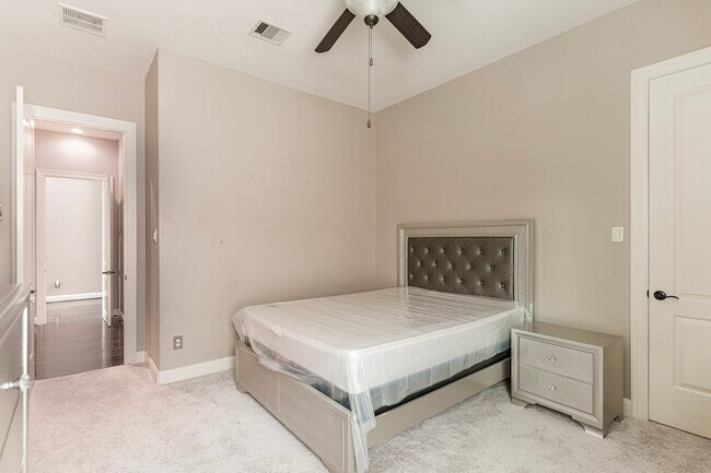 Building Photo - 20315 Knights Branch Dr