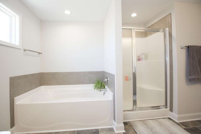 Building Photo - "Spacious 4-Bedroom Gem with 3 Full Baths - 2344 Sq Ft of Comfort on Stackhouse Drive!"