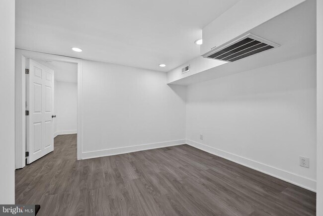 Building Photo - 807 N 42nd St