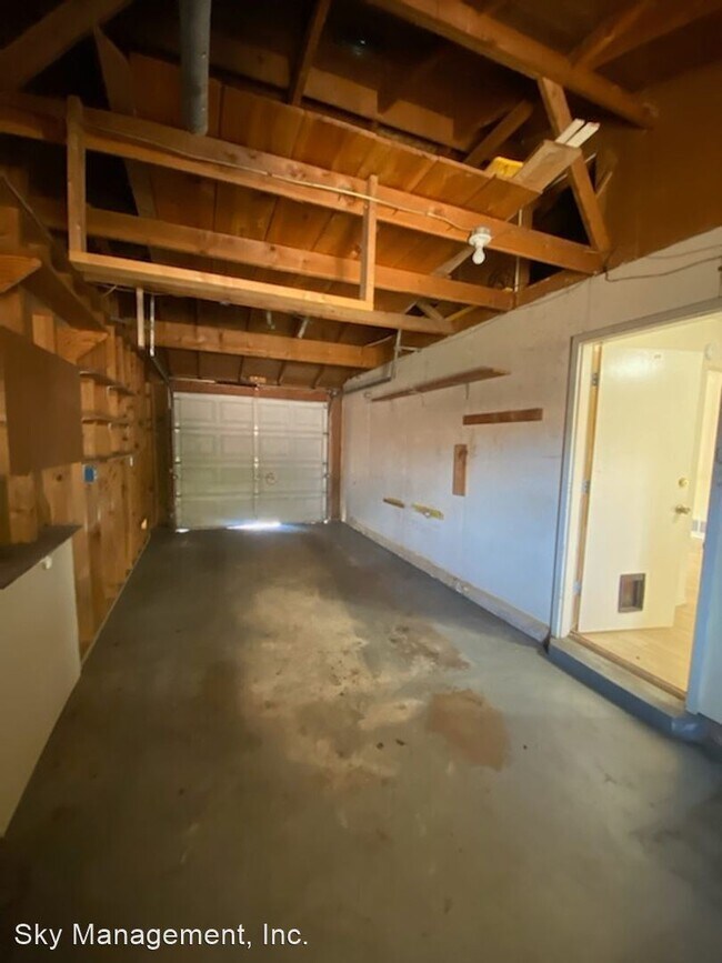 Building Photo - 3 br, 2 bath House - 10401 Britt Ct. NE