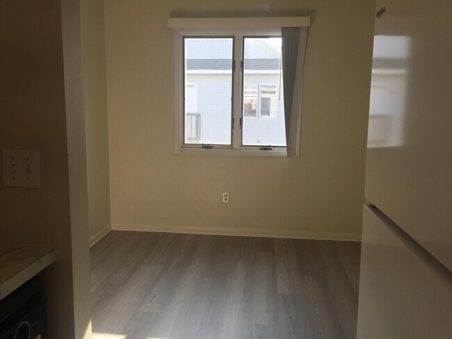 Building Photo - 344 36th St S