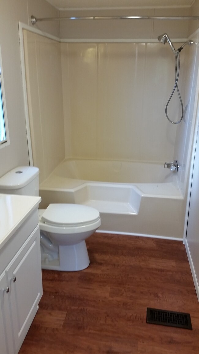 Building Photo - 8830 Highland View Rd