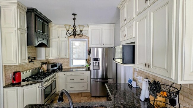 Building Photo - 28 E Walnut St