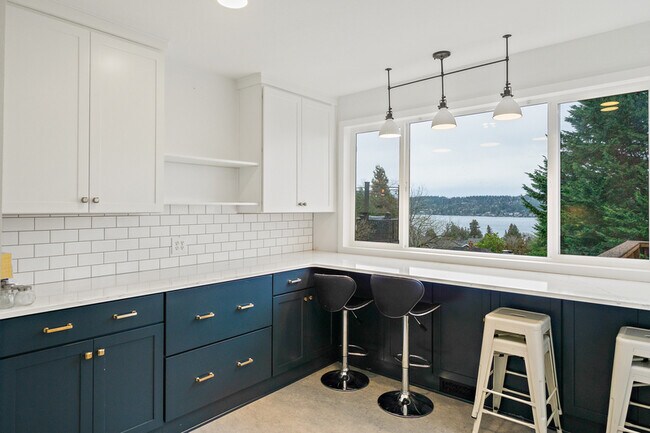 Building Photo - 6558 Seward Park Ave S