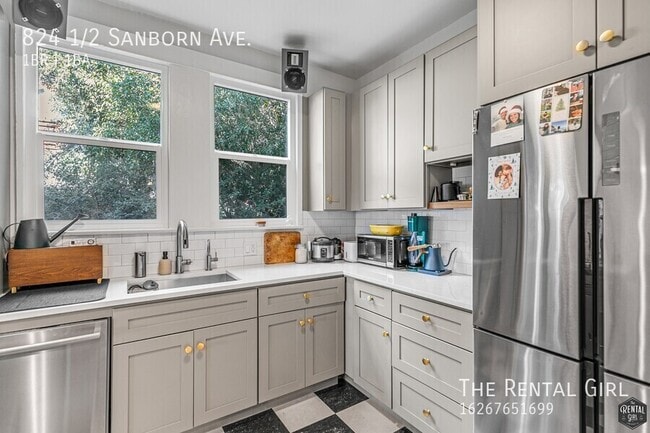 Building Photo - 824 1/2 Sanborn Ave.-