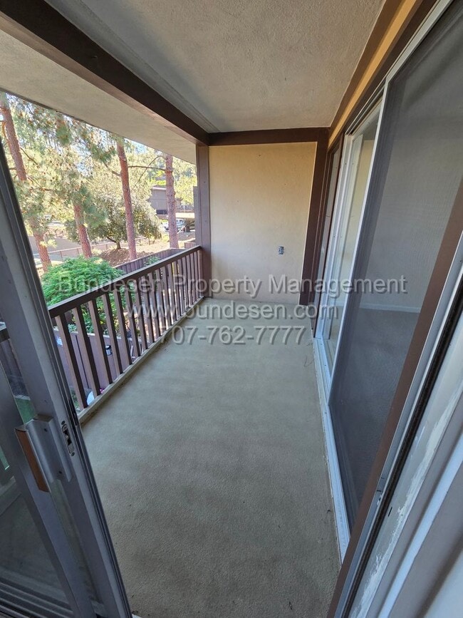 Building Photo - 9 Forest Ln