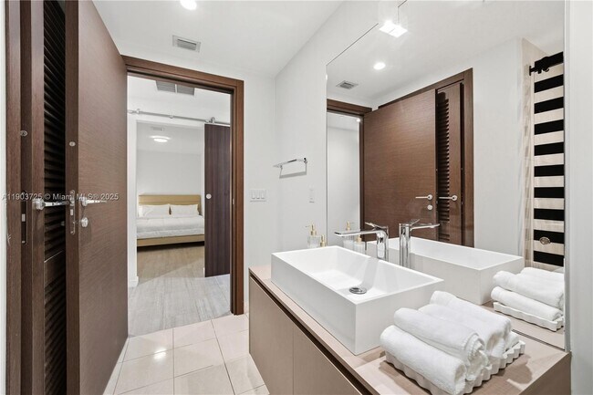 Building Photo - 1000 Brickell Plaza