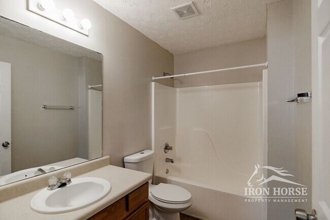 Building Photo - 605 Baron Dr