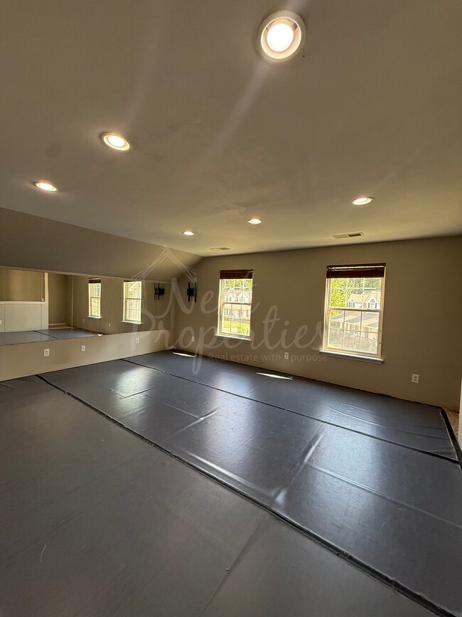 Building Photo - 208 Saints Creek Ln