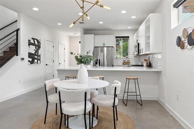 Building Photo - 3111 Aldwyche Dr