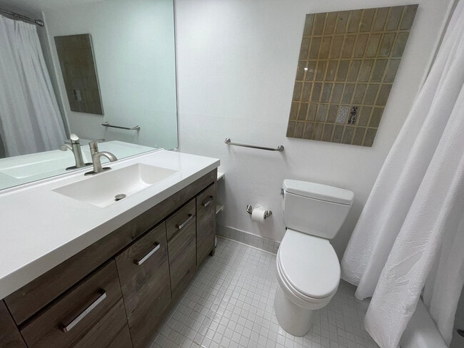 Building Photo - 2651 S Palm Aire Dr