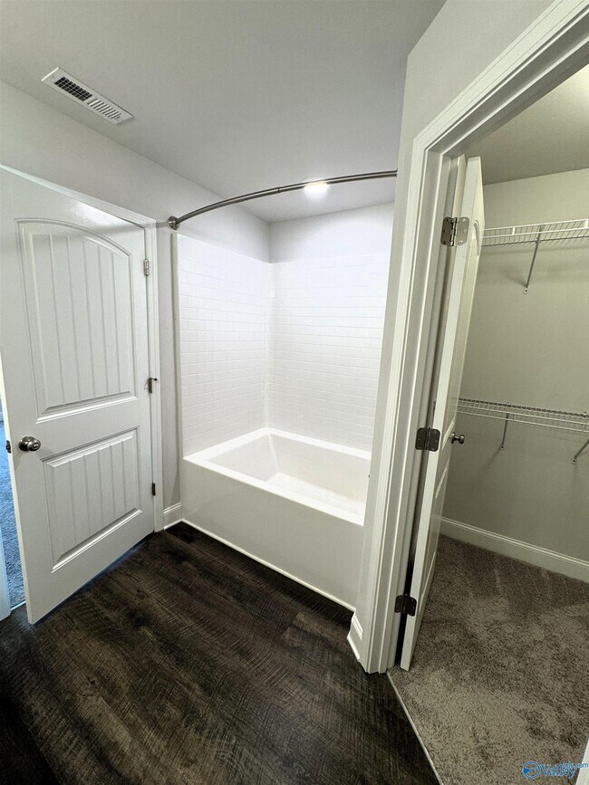 Building Photo - 109 Ardsley Dr