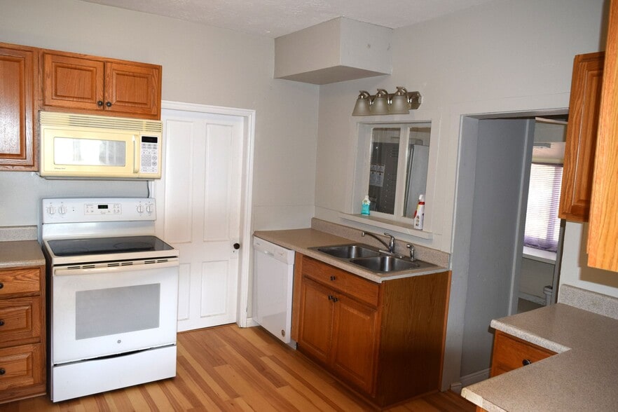 Kitchen - 30 N 200 W