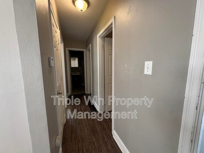 Building Photo - 1629 Talisman Ln