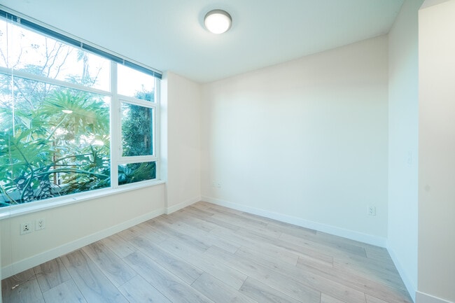 Building Photo - 475 Redwood St