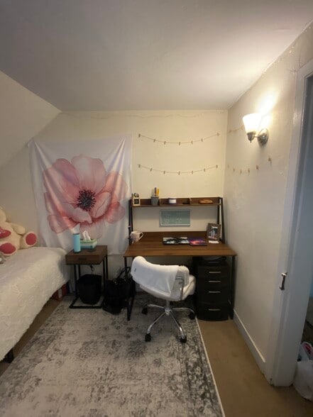 upstairs Bdr 3 - 81 Cedar St