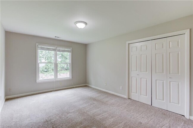 Building Photo - 153 Lantern Ridge Ct