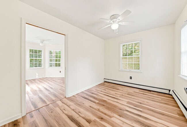 Building Photo - 8 McCroy Dr