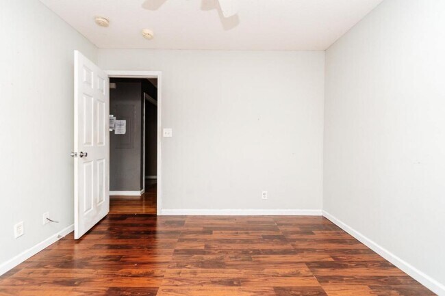 Building Photo - 132 Coronation Dr