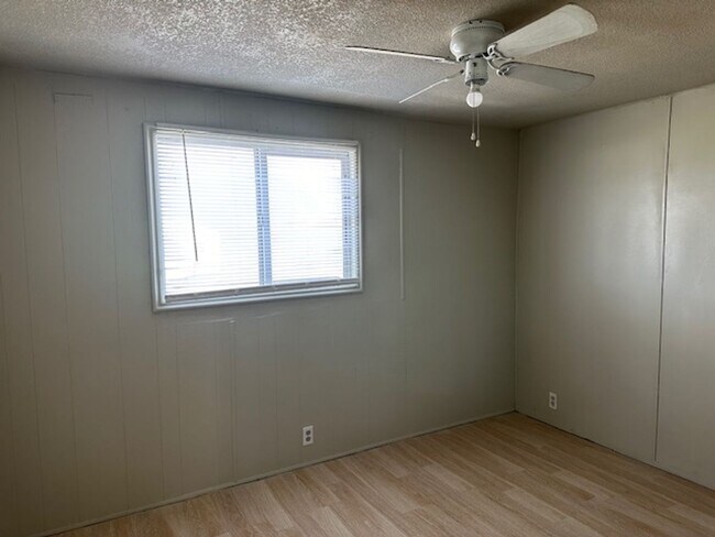 Building Photo - 3 bedroom double wide in Spring Creek