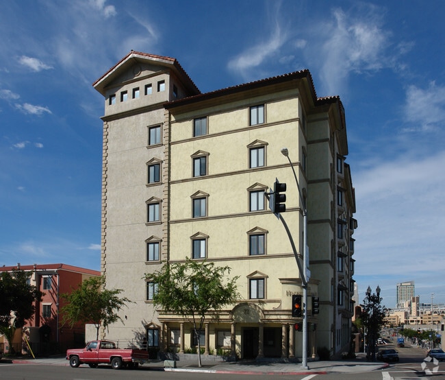 Building Photo - Villa Harvey Mandel