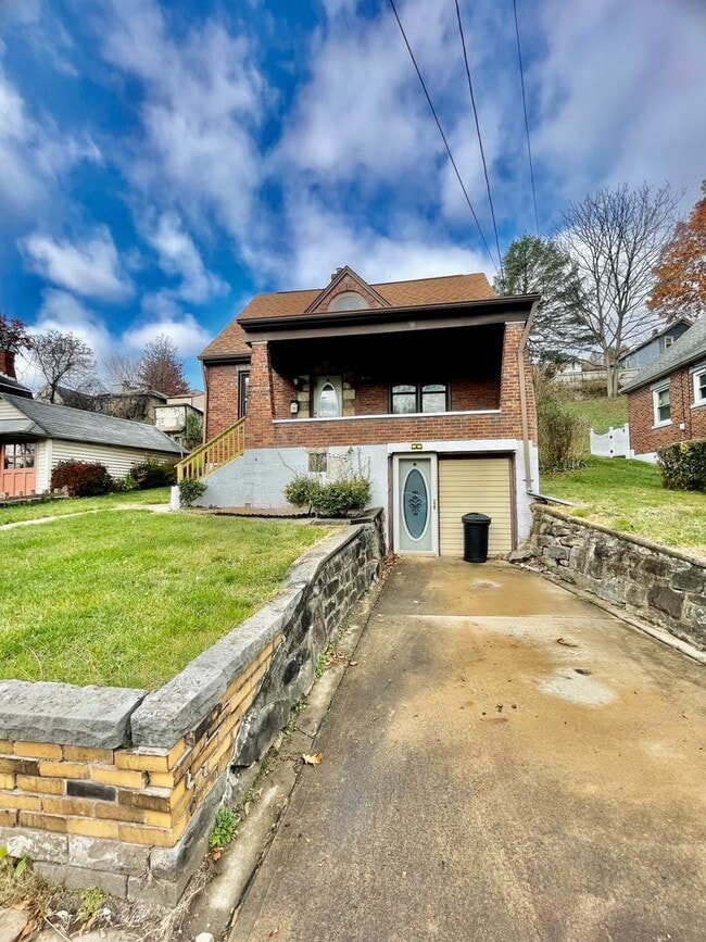 Building Photo - 3 Bed-1 Bath Turtle Creek PA
