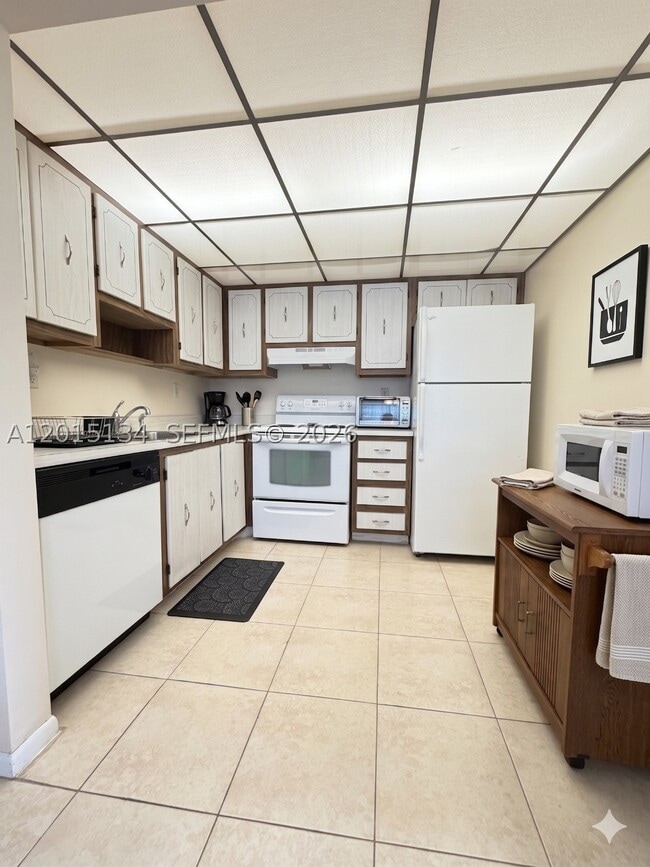Building Photo - 416 Burgundy N
