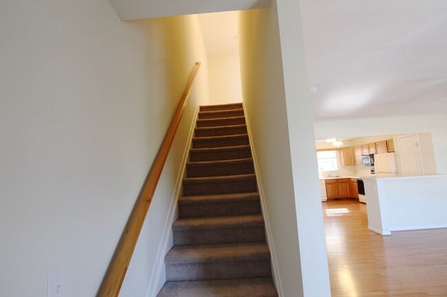 Building Photo - 351 Emerson Ln