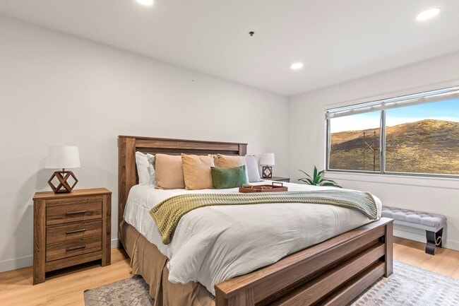 Building Photo - 2 BD & 2 BA | FURNISHED | TV and Internet Included | Pet Considered- Fees apply