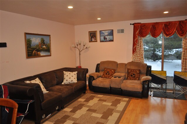 Building Photo - 8 Sunflower Ct