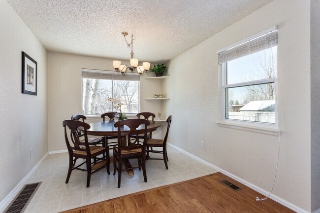 Building Photo - 4 BED 3 BATH HOME IN FOX HILL!